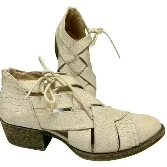 COCONUTS BY MATISSE | WOMENS LUX SNAKE EMBOSSED ANKLE BOOTIES CREAM 8 - Picture 5 of 7